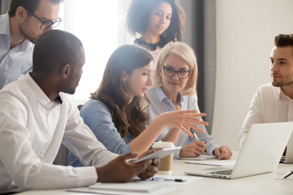 Young,Female,Mentor,Leader,Coach,Teaching,Employees,Group,Analyzing,Online